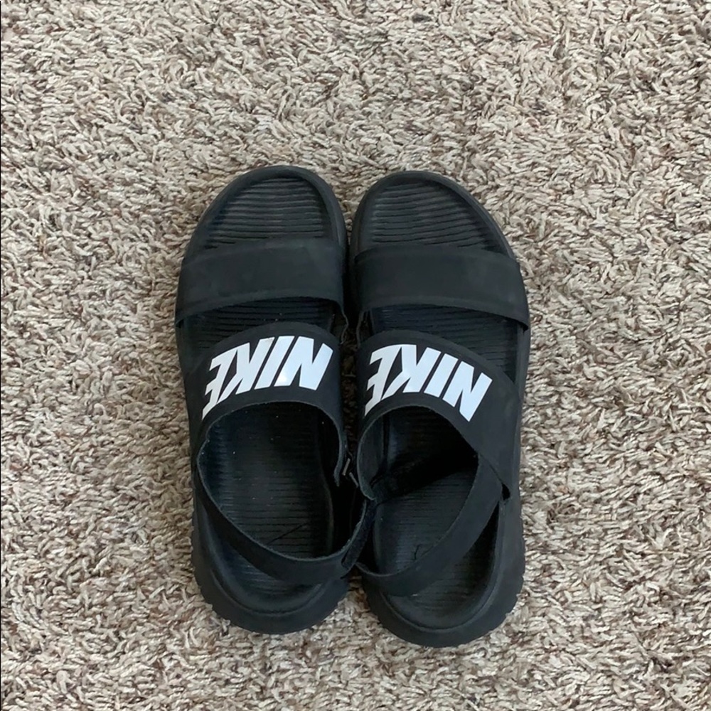 black nike tanjun sandals